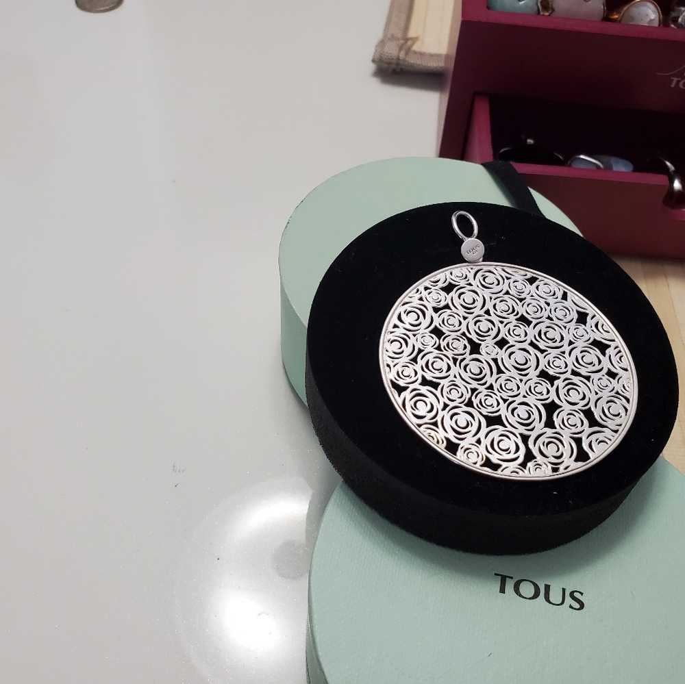 Tous pendant